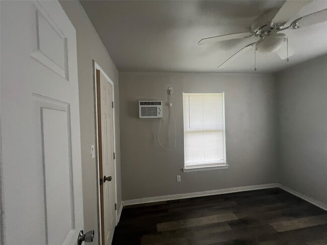 Photo - 416 Pin Oak Dr