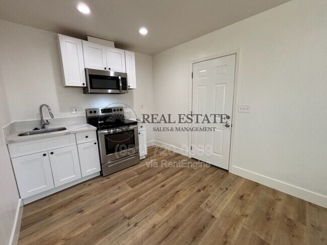 Photo - 5704 Wisteria Dr