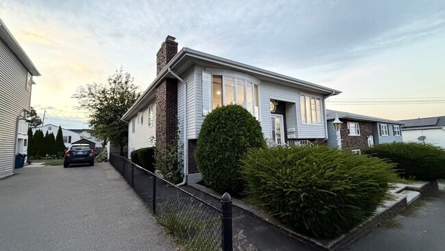 122 Lantern Rd Unit 1