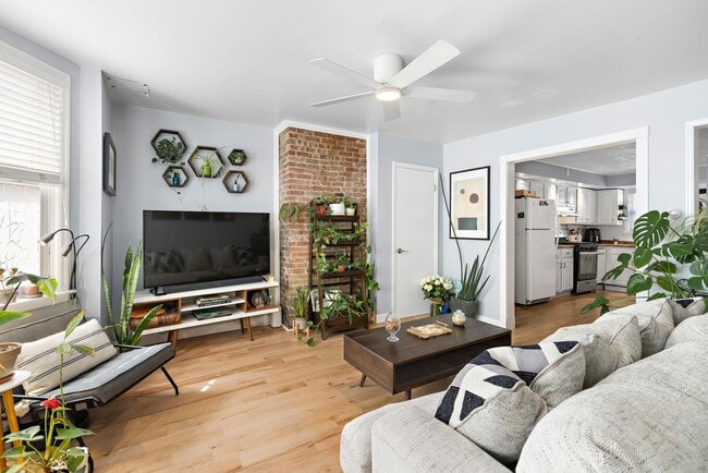 Building Photo - 210 Adams St Unit 3
