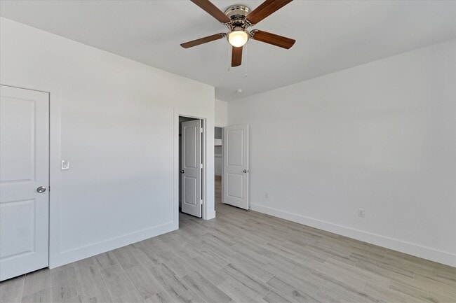 Photo - 939 Lake View Dr