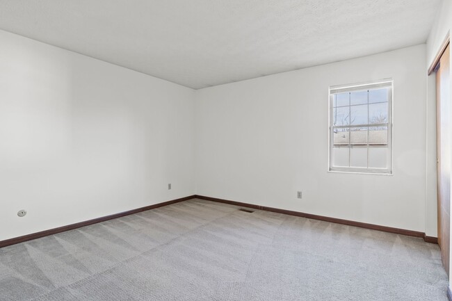 Building Photo - 1310-1316 Palmer House Court Unit 1314