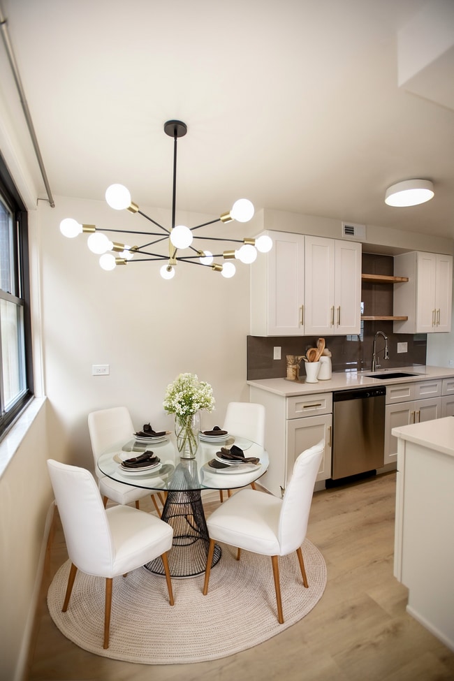 Photo - Farragut Flats