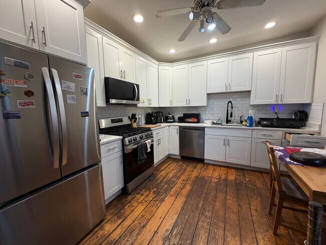 Photo - 1675 Washington St