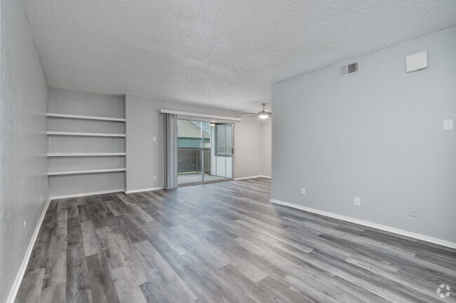 2BR, 2BA - 1050SF | B1