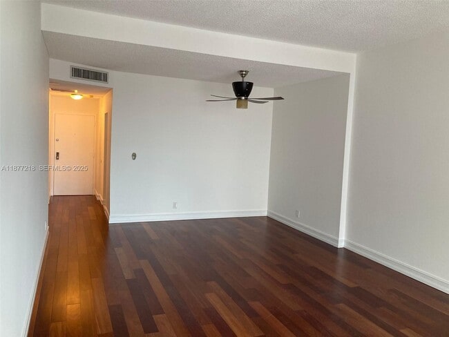 Building Photo - 18151 NE 31st Ct Unit PH108