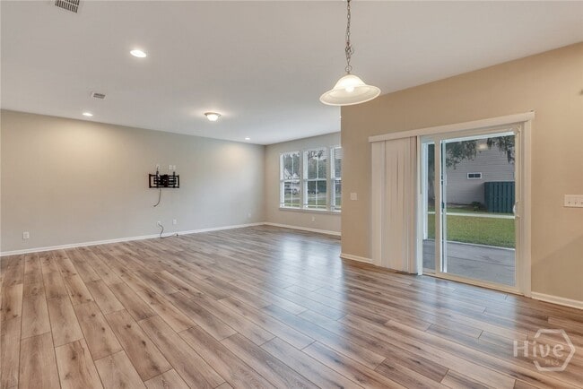 Photo - 580 Waybridge Way