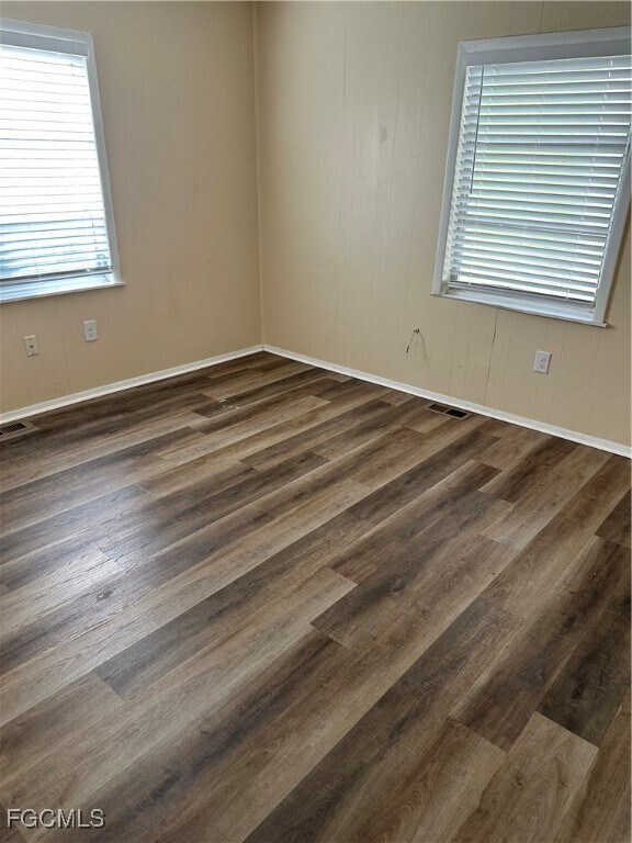 Photo - 2072 Maple Ave