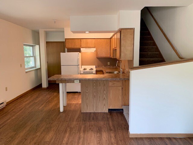 Bi-level - Quisling Terrace