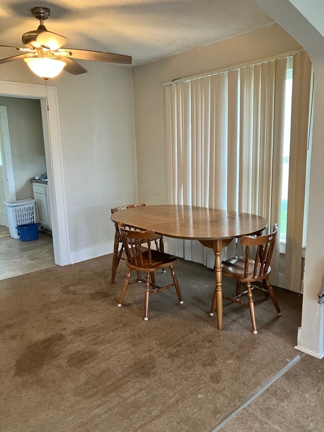 Photo - 806 Railroad St