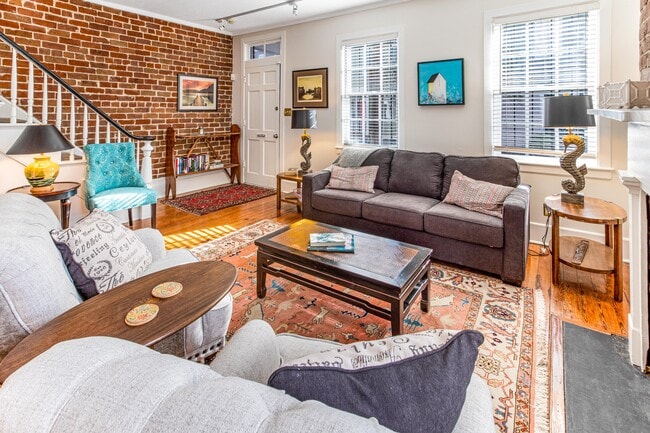 Building Photo - 418 E Taylor St Rental