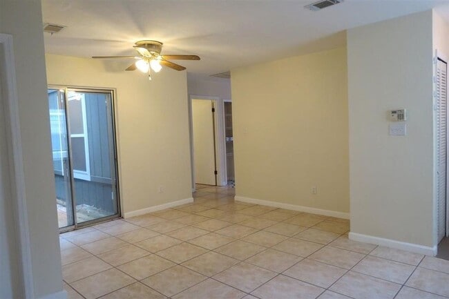 Photo - Awesome Townhouse with a Garage!