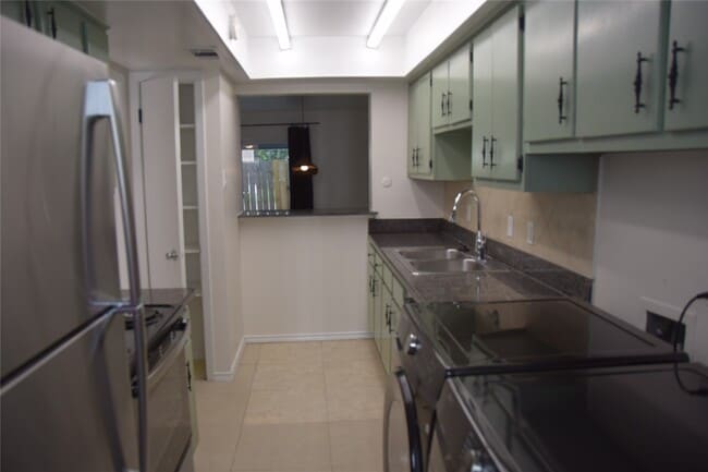 Photo - 7827 Leonora St