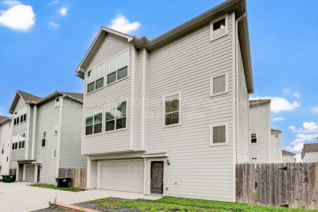 Photo - 705 Link Rd
