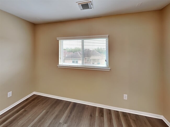 Photo - 5718 Emerald Brook Ln