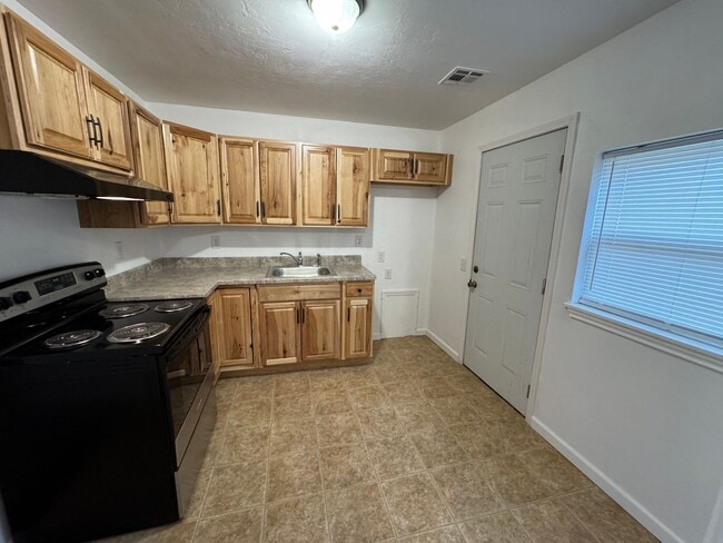 Photo - 3 bedroom, 1 bath home for rent in OKC nea...