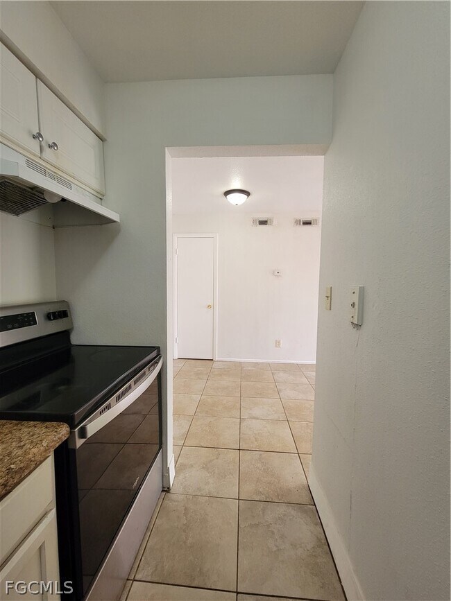 Photo - 2937 Winkler Ave Unidad 1222