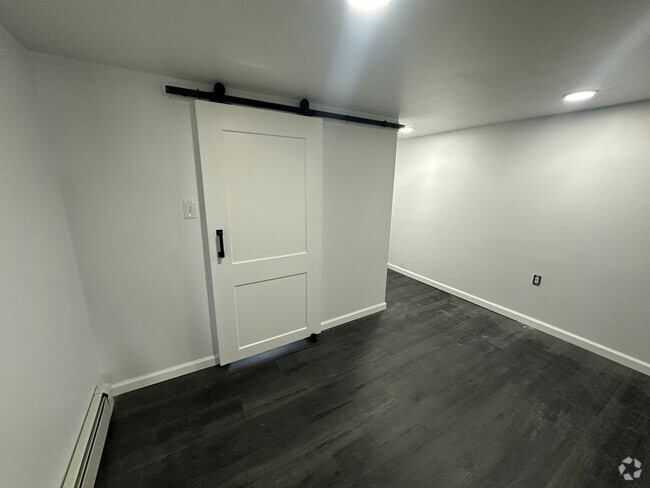 Building Photo - 109 W Spruce St Rental