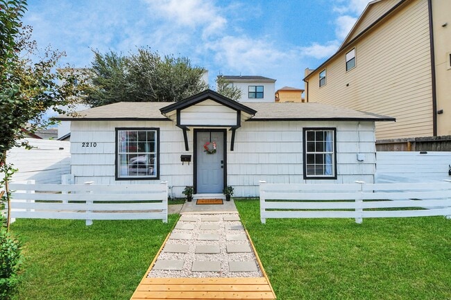 Photo - 2210 Detering St