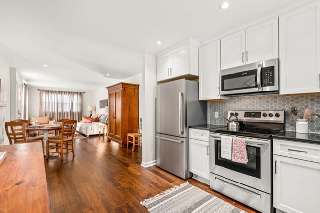 Photo - 633 Debbie Dr