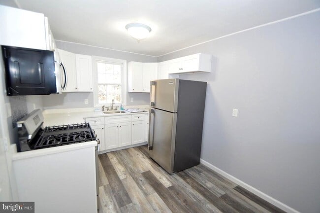 Photo - 267 Mott Ave