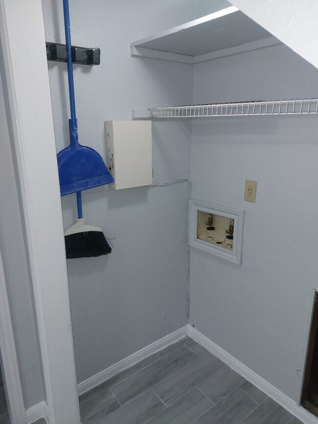 Photo - 1846 Hollister St Unidad 6