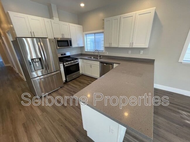 Photo - 1946 E 20th St