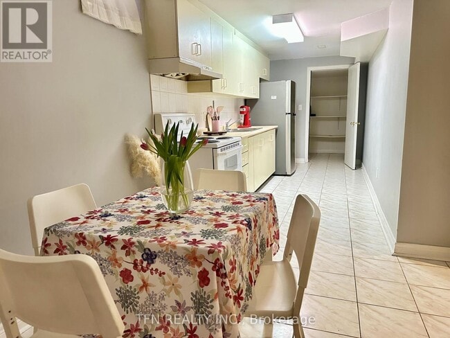 Photo - 5 Belwood Blvd