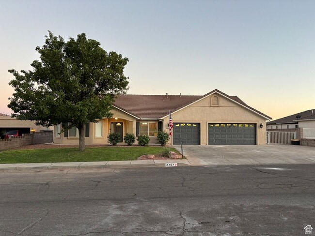 Building Photo - Beautiful Canyon Terrace Estates Home!