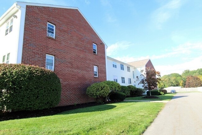 Building Photo - 641 S Washington St Unit 11