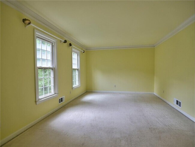 2101 Mark Hall Ct NE