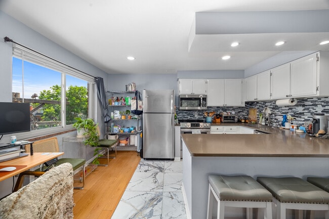 Photo - 1260 York St Condo Unit Viking