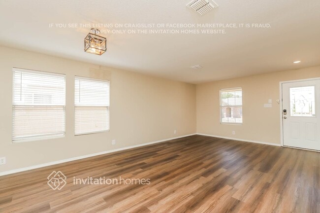 Photo - 5710 Sherbrooke Oak