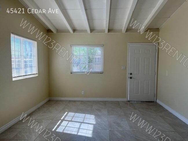 Photo - 45421 Cedar Ave