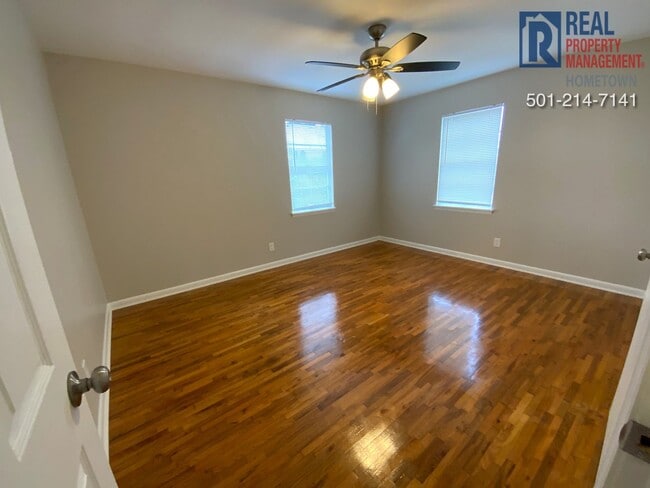 Photo - 711 W 54th St