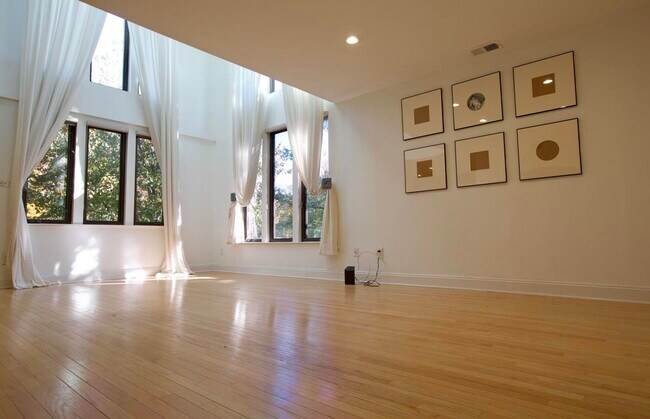 Photo - 702 Mainsail Ln