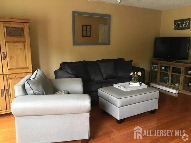 Building Photo - 360 Hadleigh Ln Rental