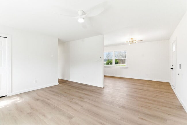 Photo - 159 Hazel Dr