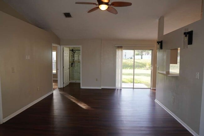 Photo - 3175 Victoria Dr