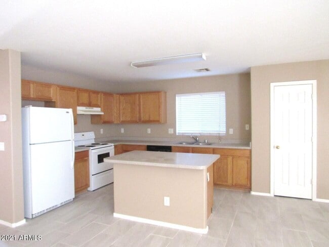 Photo - 863 S 239th Ln
