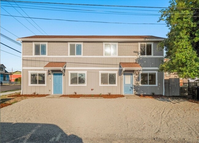 Photo - Spacious 2-Bedroom Duplex Near Tacoma Mall...