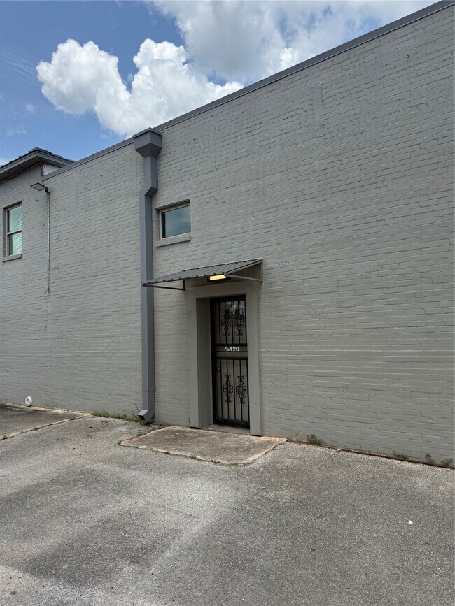 Building Photo - 112 S College Ave Rental
