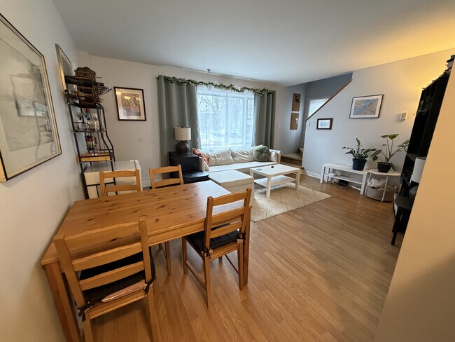 Salon dans un appartement de 3 chambres - Coburg Road Apartments