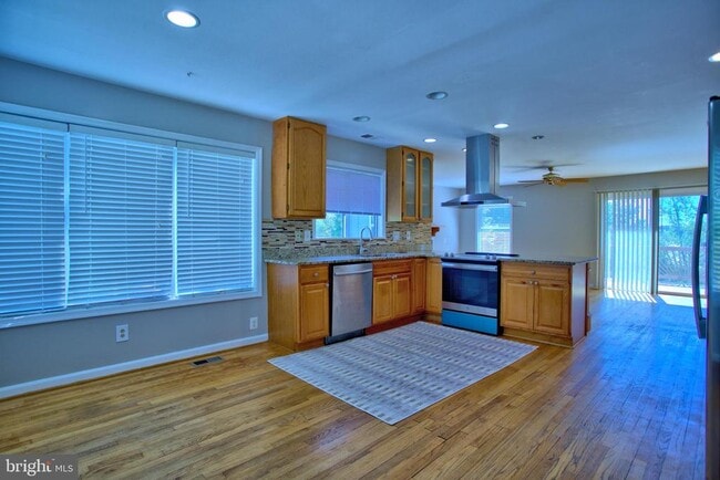 Photo - 1209 Merton Trail