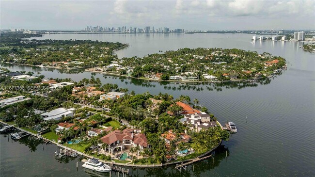 Building Photo - 6770 Indian Creek Dr Unit 14E