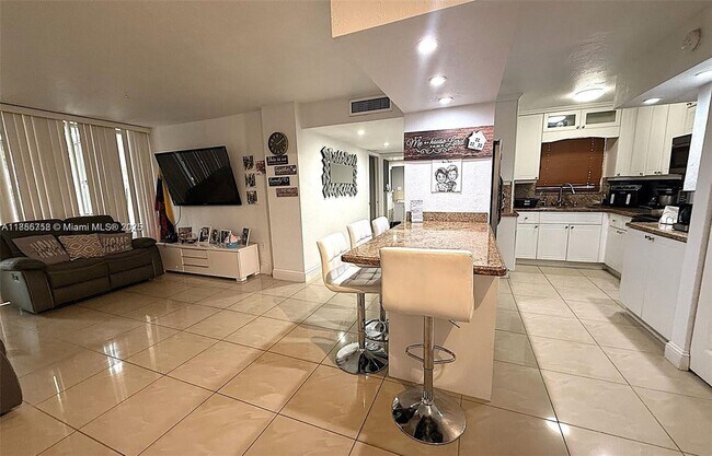 Building Photo - 8820 Fontainebleau Blvd Unit 104 Rental