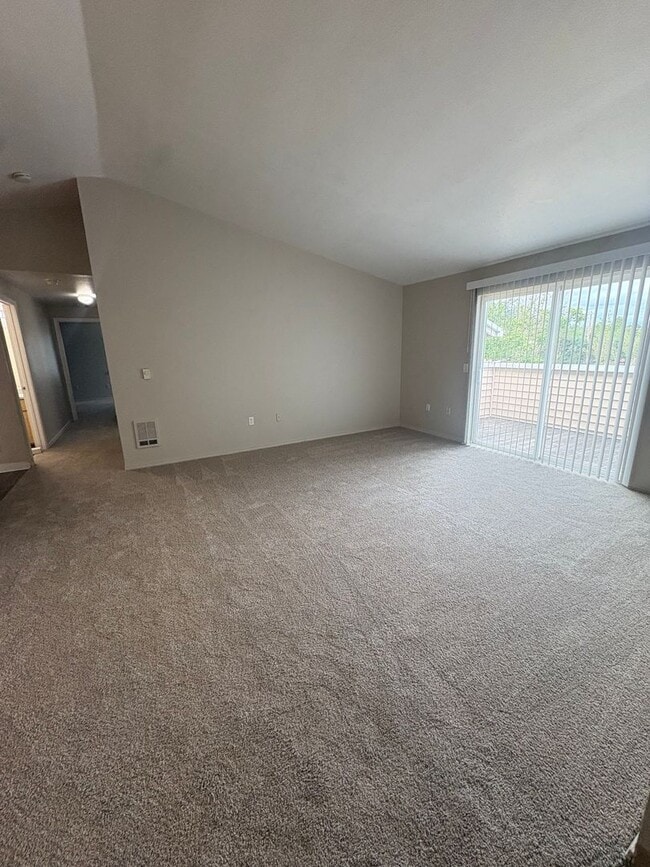 Building Photo - Powell Court Apartments Unit 69