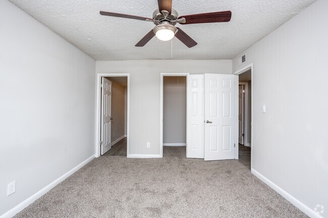 2HAB, 2BA - 900 ft² - 33 Ninety Apartments