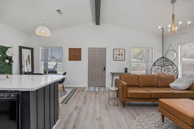 Photo - 4321 Coke St