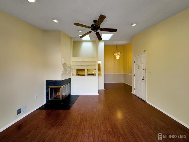 Photo - 479 Danbury Ln